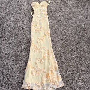NWT Yellow Floral Gown - Amazon